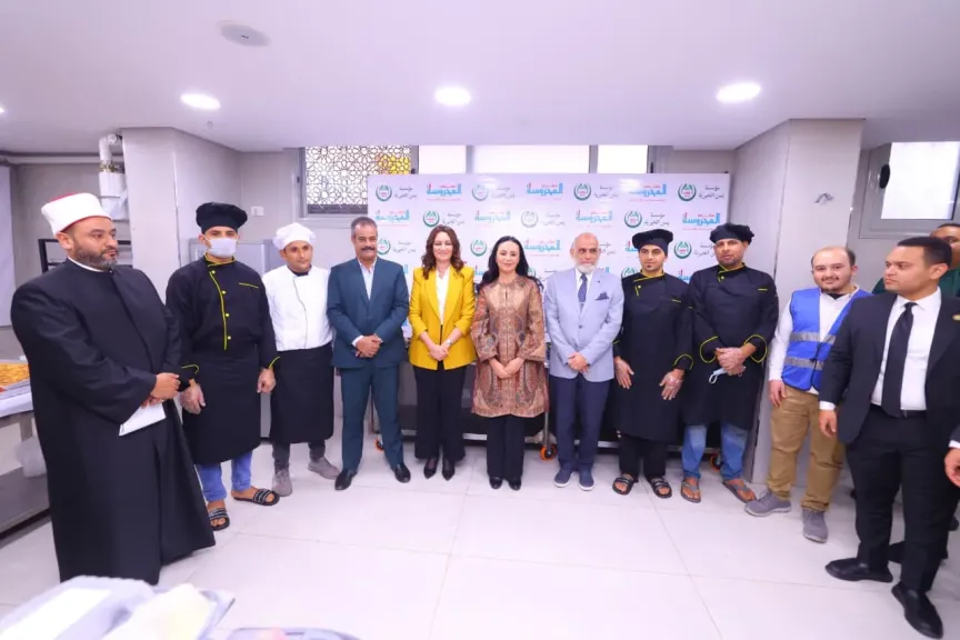 وزيرة التضامن الاجتماعي تتفقد وحدة إطعام ”المحروسة ” بمؤسسة يمن الخيرية بـ” الوراق”