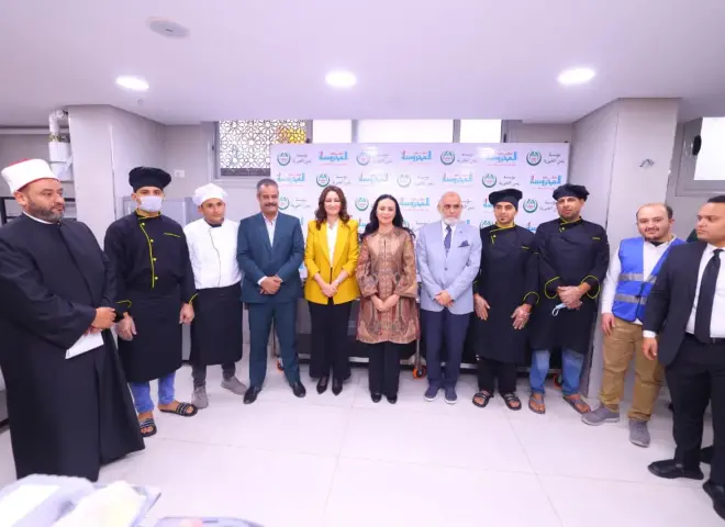 وزيرة التضامن الاجتماعي تتفقد وحدة إطعام ”المحروسة ” بمؤسسة يمن الخيرية بـ” الوراق”