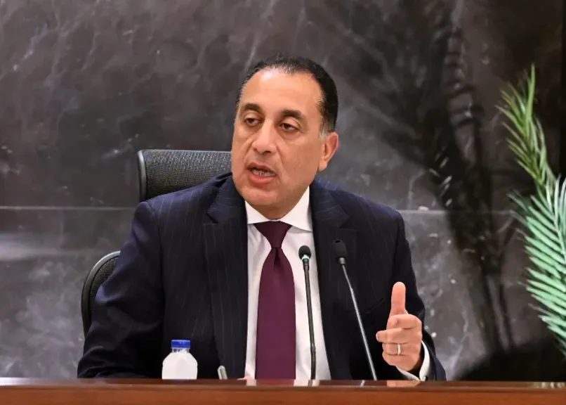 رئيس الوزراء يتابع مع وزير البترول موقف الاحتياطيات من المواد البترولية وانتظام تأمين الإمدادات