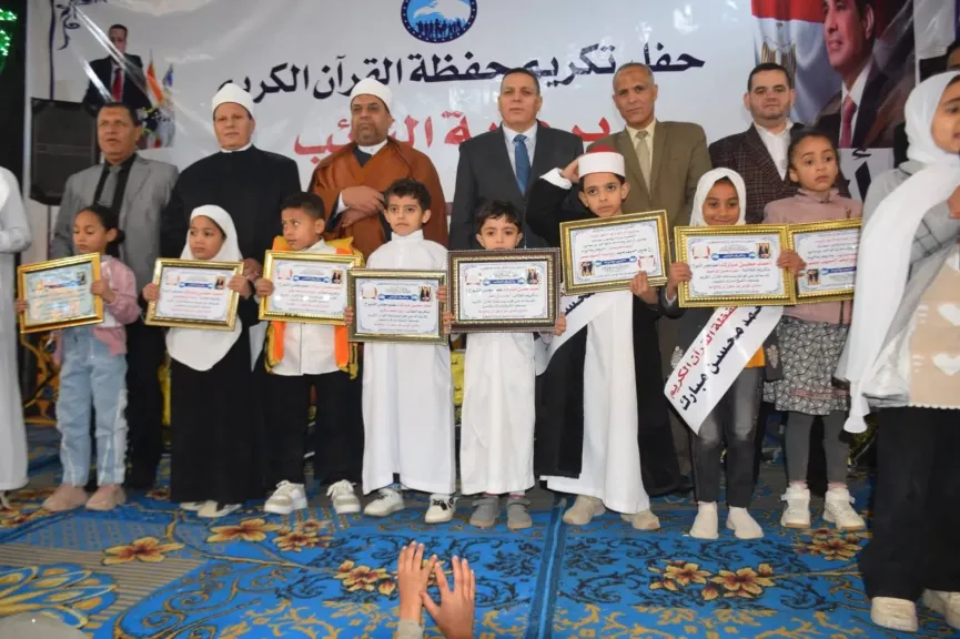 فى احتفال شعبى كبير .. النائب ”محسن مبارك” يكرم حفظة القرآن الكريم بقرى مركزى الواسطى وناصر ببنى سويف ويهدى 5 عمرات للفائزين
