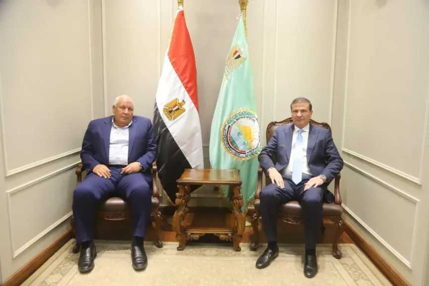 وزير الزراعة ومحافظ مطروح يبحثان تعزيز التنمية الزراعية والإنتاج الحيواني بالمحافظة