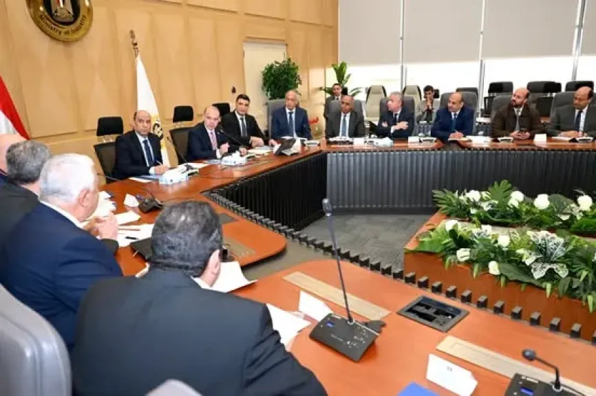 وزير الصناعة: طرح أراضٍ صناعية جديدة لدعم توسع مصانع الملابس وزيادة الإنتاج