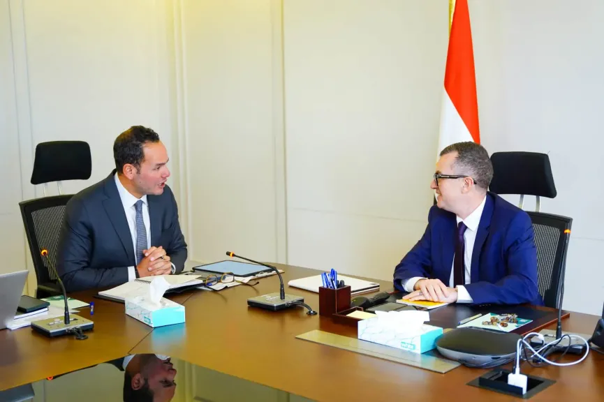 وزير التخطيط يبحث مع «رئيس مركز المعلومات» تعزيز التعاون في متابعة أداء برنامج الحكومة وخططها