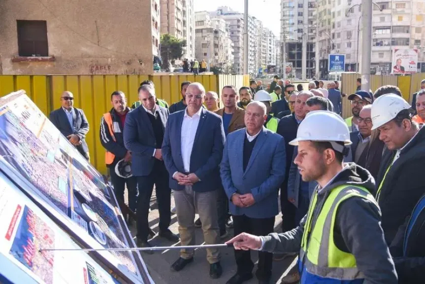 وزير النقل: ”ترام الرمل” شريان أخضر يربط شرق الإسكندرية بوسطها | صور