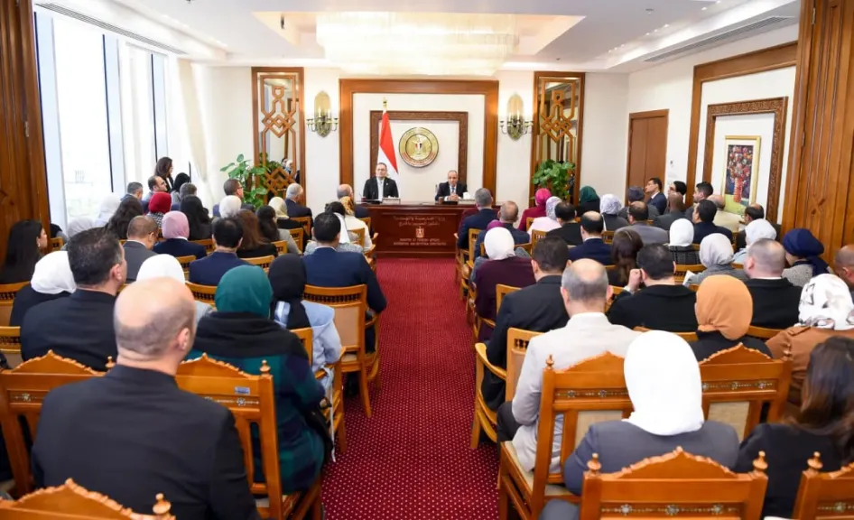 وزير الخارجية يتابع سير العمل بقطاع التعاون الدولي|صور