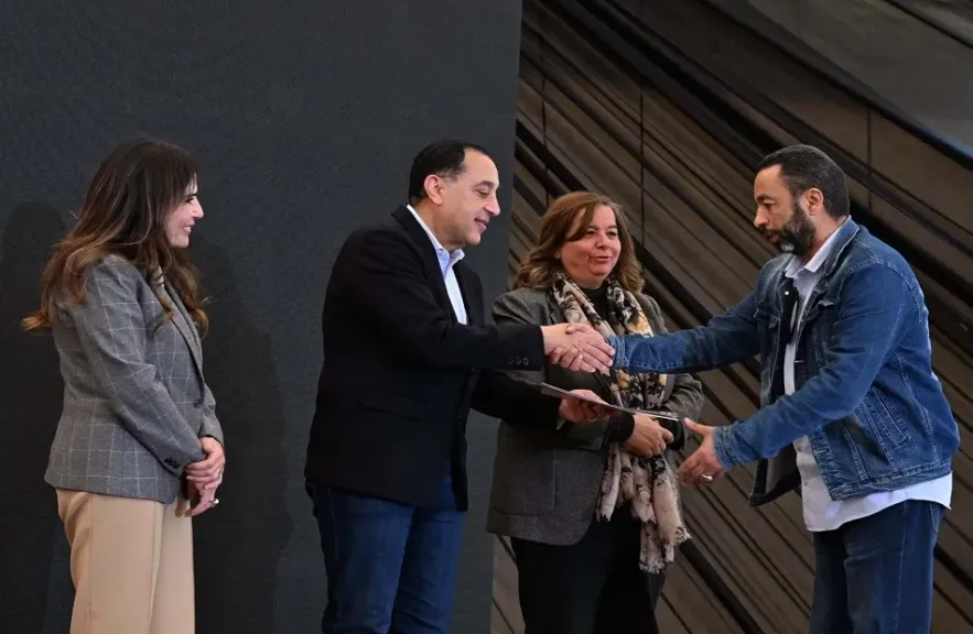 رئيس الوزراء يسلم عقود عدد من وحدات المبادرة الرئاسية «سكن لكل المصريين» بمدينة حدائق العاصمة