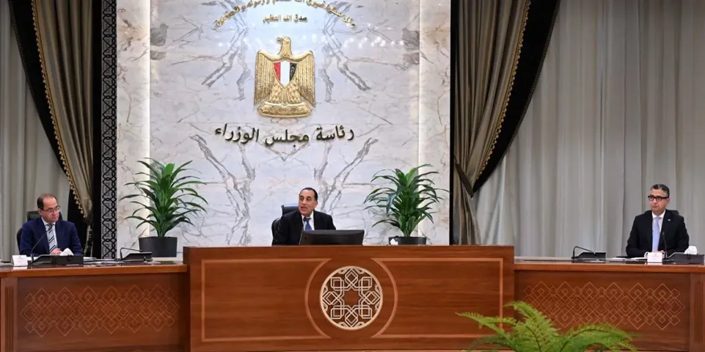 في ظل تداعيات الأزمة.. جهود الدولة وإجراءاتها الاحترازية لتأمين السوق المحلية للوقود والسلع الإستراتيجية