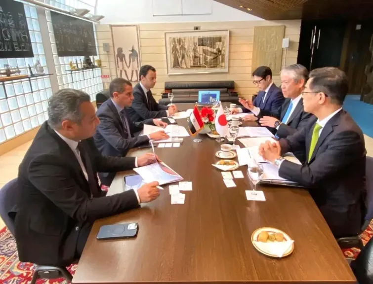 سفارة مصر بطوكيو تتابع التعاون التمويلي والاستثماري مع بنك Standard Chartered|صور