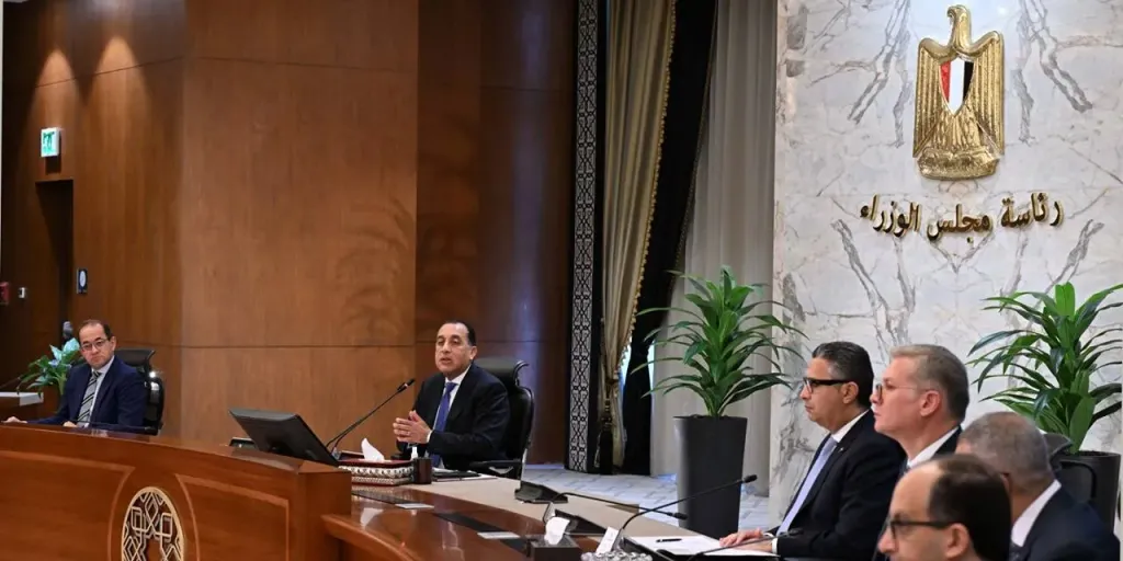 مدبولي: إحالة محتكري السلع والمتلاعبين بالأسعار للنيابة العسكرية