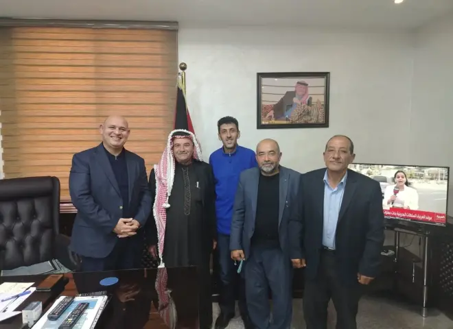 مجلس إدارة تعاونية ”أبناء كفر خل” بالأردن يزور محافظ جرش ويستعرض إنجازات الجمعية