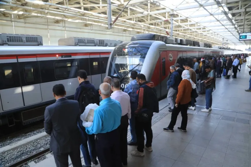 مواعيد تشغيل مترو الأنفاق والقطار الكهربائي الخفيف بعد عيد الفطر 2026 | صور