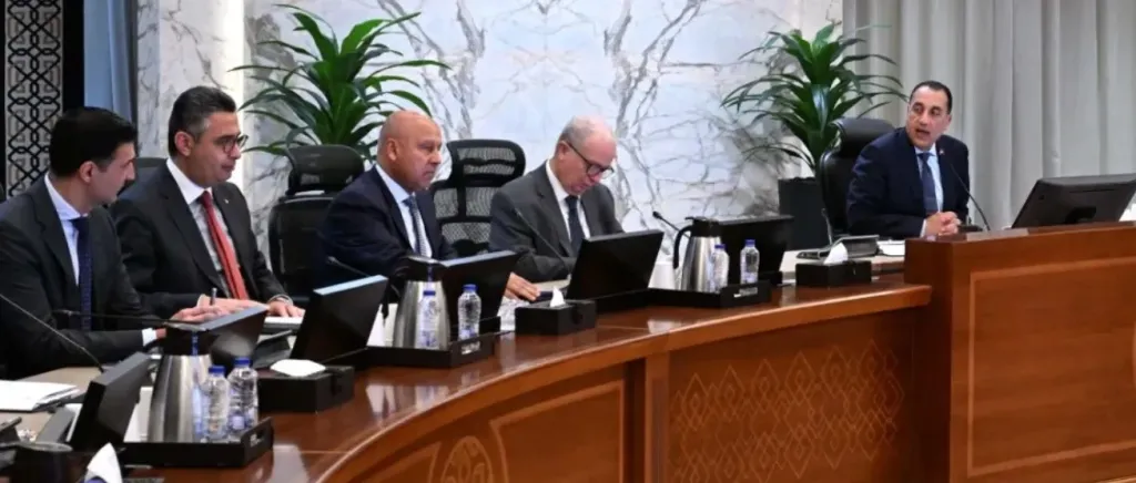 رئيس الوزراء يترأس اجتماع إدارة الأزمات لمتابعة التصعيد العسكرى بالمنطقة