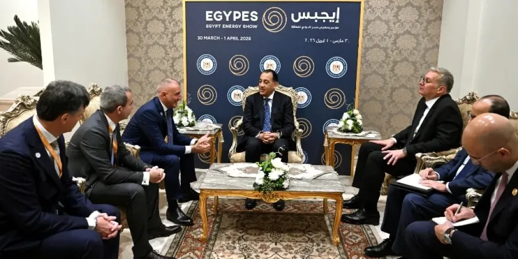 مدبولي: الحكومة تعمل على خلق مناخ جاذب للاستثمارات الأجنبية في قطاعي الغاز والبترول| صور