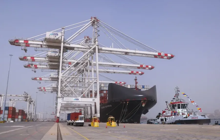 ميناء دمياط: انتظام الخدمات واستمرار العمل دون توقف على مدار الأسبوع