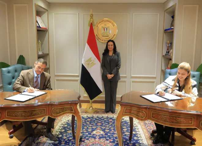 وزيرة التضامن الاجتماعي تشهد توقيع عقود تمويل المشروعات متناهية الصغر بين صندوق دعم الصناعات الريفية والبيئية وأربع جمعيات أهلية