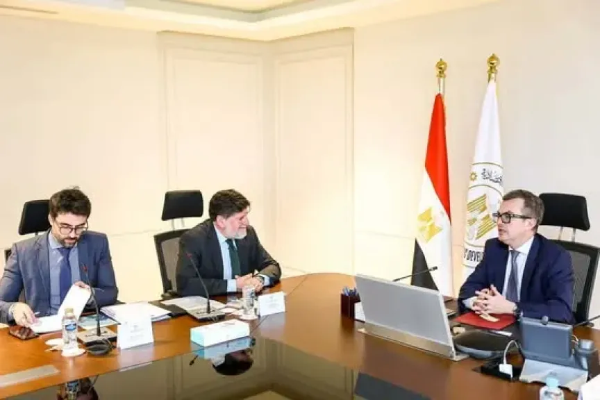 وزير التخطيط يبحث مع «منظمة التعاون الاقتصادي» تمكين القطاع الخاص وتحفيز ريادة الأعمال