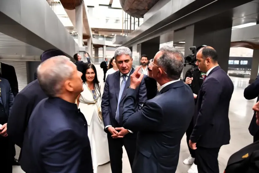 رئيس تتارستان يزور معروضات الحضارة المصرية بالمتحف المصري الكبير