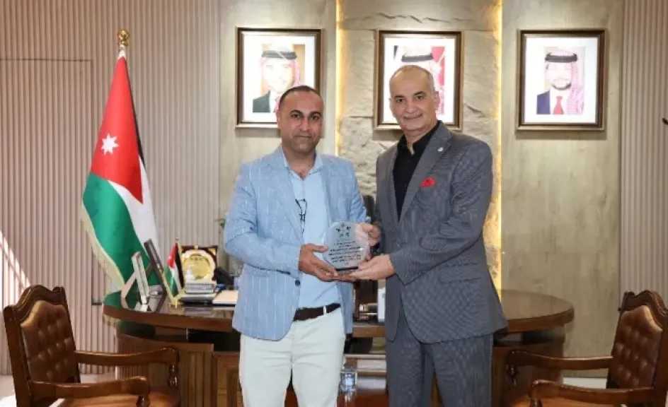 ”التعاونية الأردنية” تكرم مديرية التعاون بمحافظة ”الكرك”