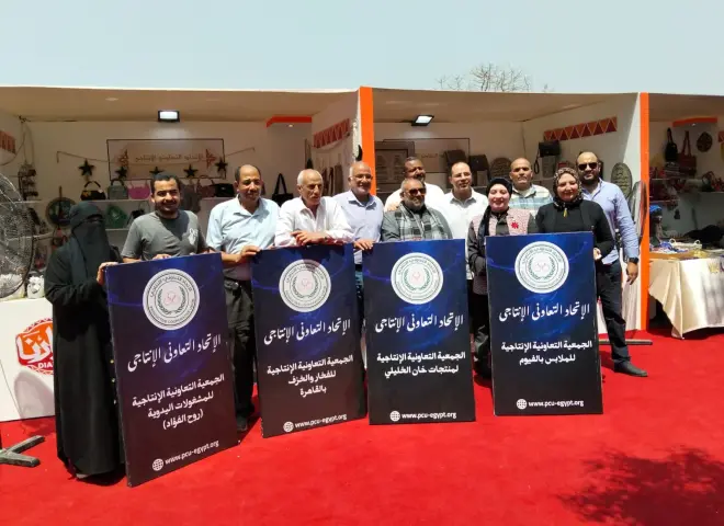 عبد الناصر محمد مدير عام الاتحاد الإنتاجى يزور الجمعيات الإنتاجية المشاركة فى معرض ”ديارنا”