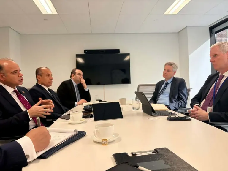 محمد فريد يبحث مع قيادات بنك الاستثمار الأوروبي توسيع الشراكة ودعم التنمية الصناعية والمناطق الاستثمارية