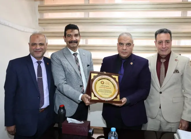 رئيس هيئة تعاونيات البناء والإسكان يزور مبنى الإدارة المركزية لشئون التعاون