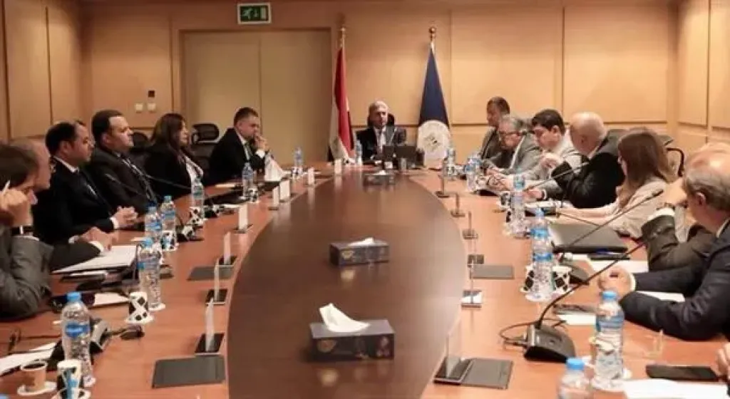 وزير السياحة يناقش تطوير وتعظيم الاستفادة من منتج السياحة النيلية