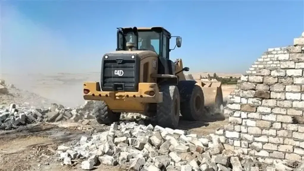 وزيرة الإسكان تُصدر 30 قرارًا لإزالة تعديات ومخالفات بناء بعدد من المدن