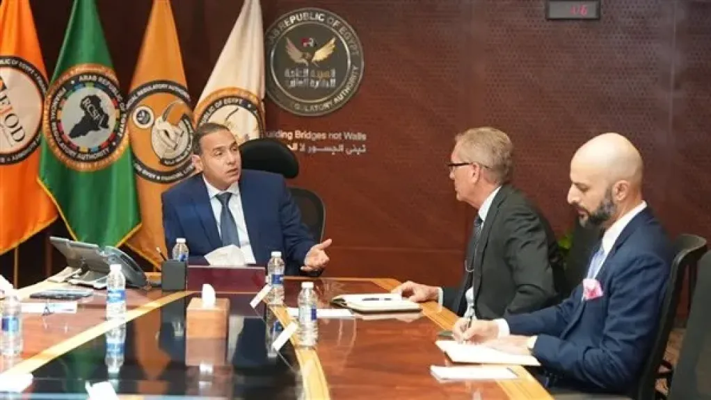 رئيس الرقابة المالية يبحث مع وفد أمريكي آليات جديدة لجذب المستثمرين الأجانب وتنشيط أسواق رأس المال