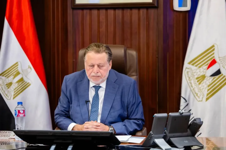 حسن عبدالله: منطقة الشرق الأوسط تمر بظروف دقيقة.. وتقلبات بأسعار النفط وسلاسل الإمداد