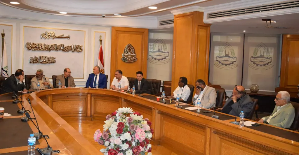 شعبة العمالة بالخارج تناقش مقترحات قانون العمل الجديد لتنمية قطاعها