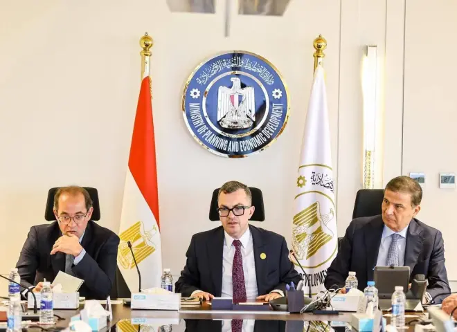 اجتماع تنسيقي بين وزراء ”الزراعة” و ”التخطيط والتنمية الاقتصادية” و”المالية” لبحث فض التشابكات المالية ودعم القطاع الزراعي