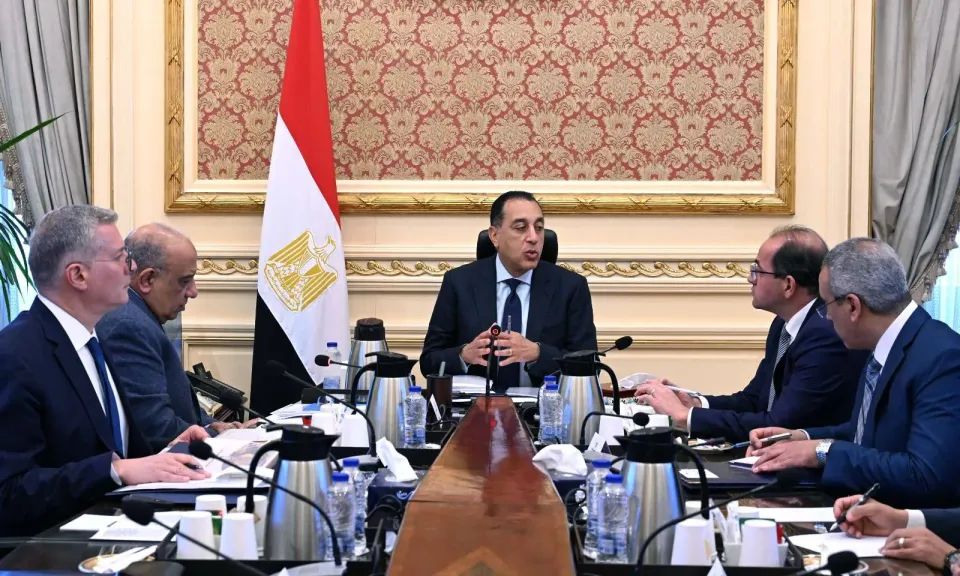 رئيس الوزراء يتابع الجهود الحكومية لتوفير المنتجات البترولية وتعزيز المخزون