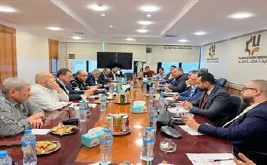 شعب الأحذية والمصنوعات الجلدية ومستلزمات الإنتاج تجتمع مع رواد المهنة