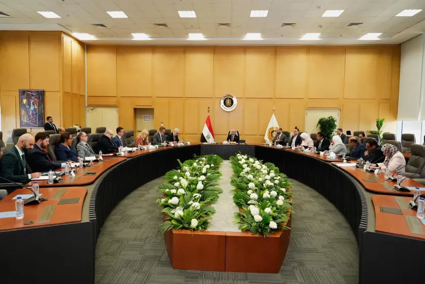 وزير الاستثمار يبحث مع وفد أمريكي تطورات العلاقات التجارية بين البلدين ضمن جولة المشاورات المشتركة