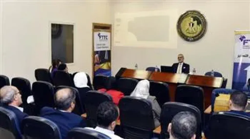 تدريب العاملين بالمناطق الحرة والاستثمارية على فنون ومهارات التواصل والإقناع والتفاوض