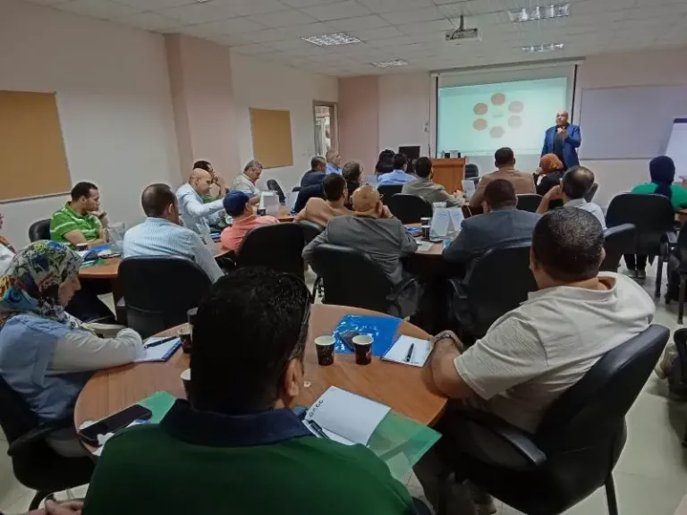 لتطوير الأداء ورفع كفاءة العاملين.. ”القابضة للمياه” تؤهل كوادرها لجوائز التميز الحكومي| صور