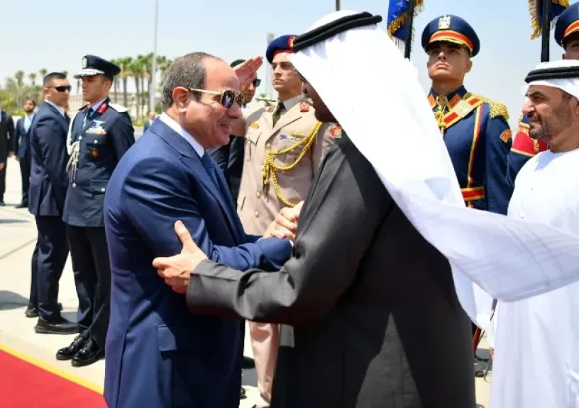الرئيس السيسي وبن زايد يرحبان باتفاق وقف الحرب مع إيران وإعادة فتح مضيق هرمز