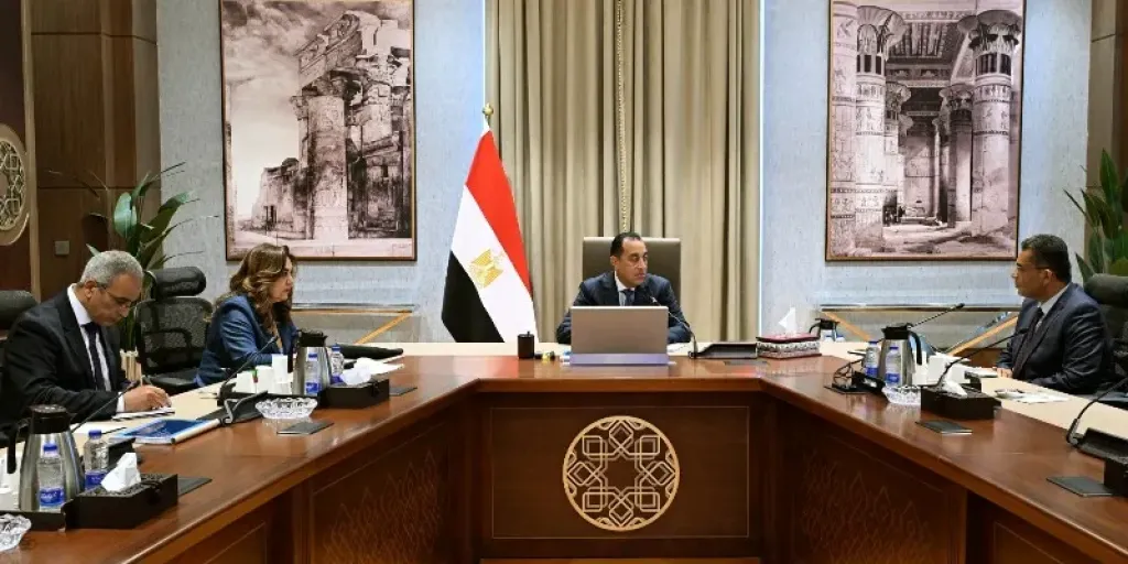 مدبولي يوجه بضرورة إحداث نقلة حضارية شاملة بمدينة الغردقة والمدن السياحية بالبحر الأحمر| صور