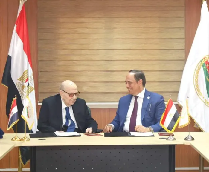 مذكرة تفاهم بين النيابة الإدارية والمركز العربي للبحوث القانونية والقضائية|صور
