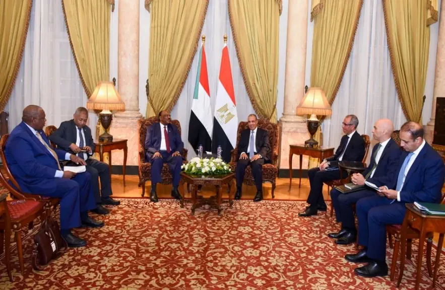 وزير الخارجية يبحث مع نظيره السوداني سبل تعزيز العلاقات الثنائية وتطورات الأوضاع في السودان| صور