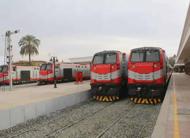 صيانة إشارات تتسبب في تأخيرات مؤقتة ببعض قطارات القاهرة - الإسكندرية.. والسكك الحديدية تعتذر للركاب