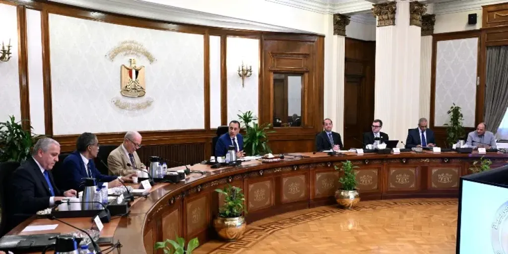 رئيس الوزراء يتابع ملف تسوية مديونية المؤسسات الصحفية القومية |صور