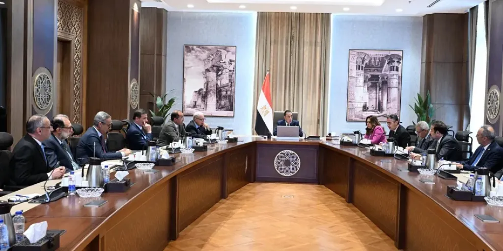 تنفيذًا لتكليفات رئيس الجمهورية.. مدبولي يستعرض خطوات إعداد برنامج وطني يستهدف استقرار أسعار السلع