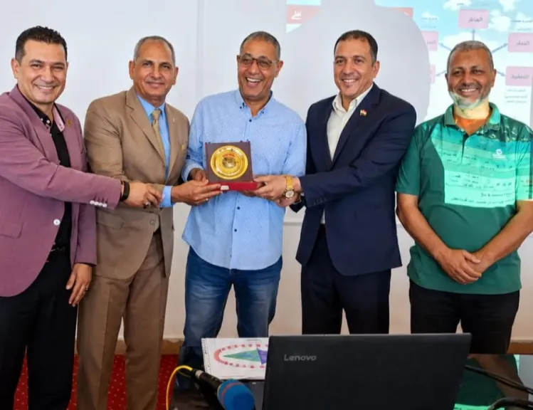 تقديرًا للإنجازات .. اتحاد الكرة ببني سويف يكرم رئيس نادي الشبان المسلمين