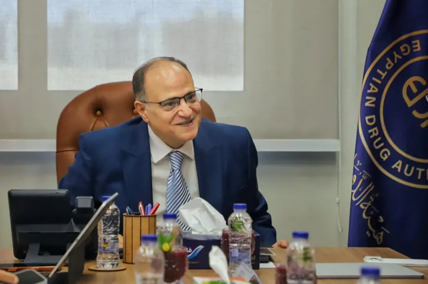 رئيس هيئة الدواء يبحث مع ممثلي نقابات الصيادلة آليات دعم استقرار سوق الدواء