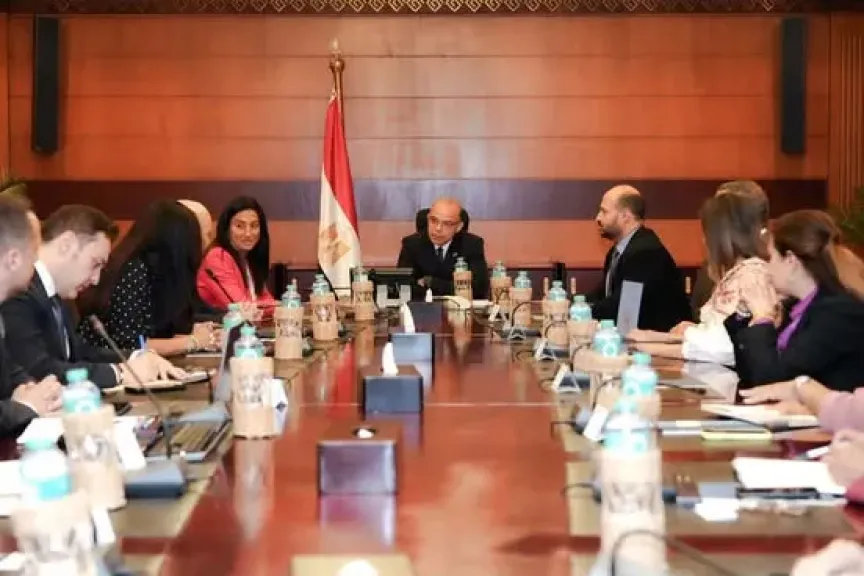 وزير الاستثمار والتجارة الخارجية يبحث تدشين مشروع مجمع طبي في مصر