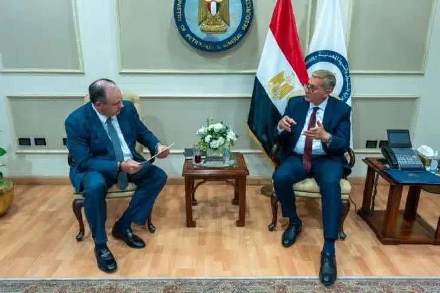 وزير البترول يبحث مع ”أباتشي” التعاون في خطط الاستكشاف والإنتاج بالصحراء الغربية