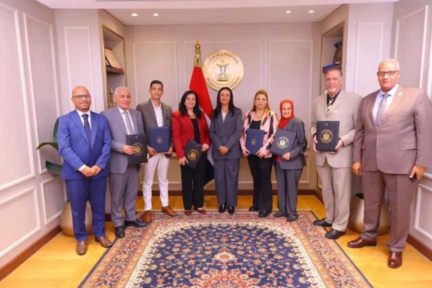 وزيرة التضامن الاجتماعي تشهد توقيع عقود تمويل لمشروعات متناهية الصغر بين صندوق دعم الصناعات الريفية والبيئية و 4 جمعيات أهلية