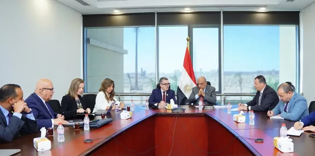 وزير التخطيط: تنسيق مع وزارة الكهرباء لحشد الموارد المالية والآليات المبتكرة لتنفيذ المشروعات الجديدة