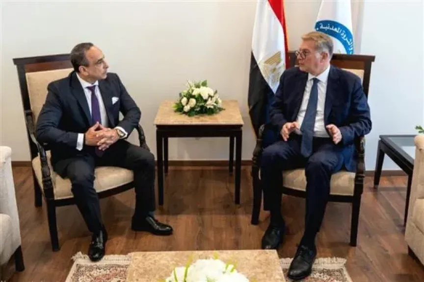 وزير البترول يبحث مع «هاليبرتون» زيادة الإنتاج بأساليب الحفر الأفقي والتكسير الهيدروليكي